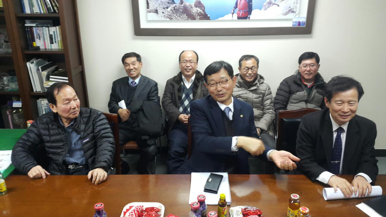 (재)인천기계공고동문장학회 임원-전체 사진-7516664216.jpg