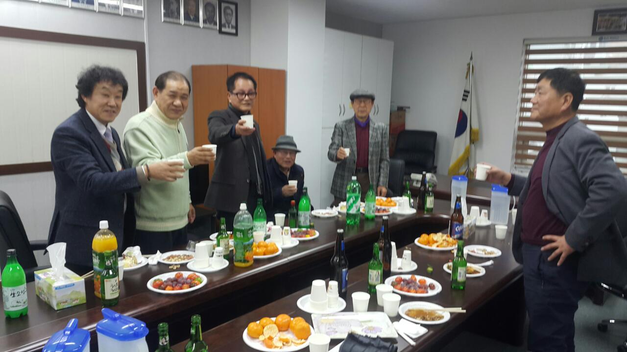 (재)인천기계공고동문장학회 임원-전체 사진-7569869211.jpg