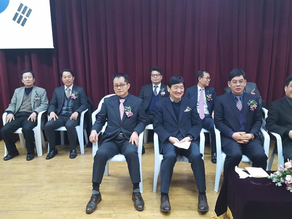(재)인천기계공고동문장학회 임원-전체 사진-8275103186.jpg