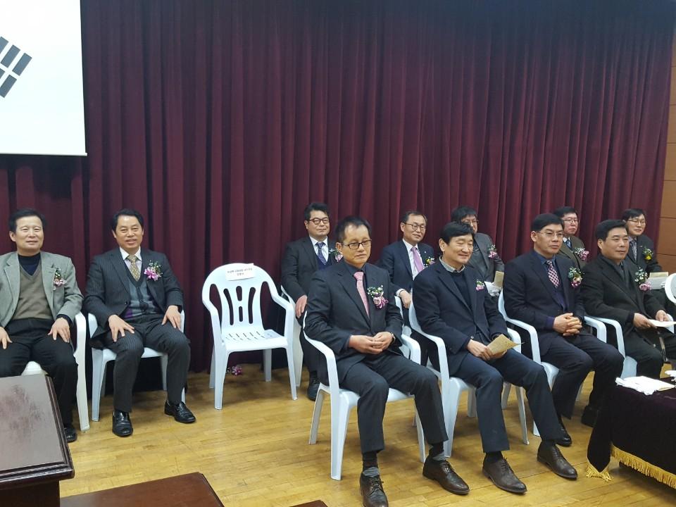 (재)인천기계공고동문장학회 임원-전체 사진-8275103187.jpg
