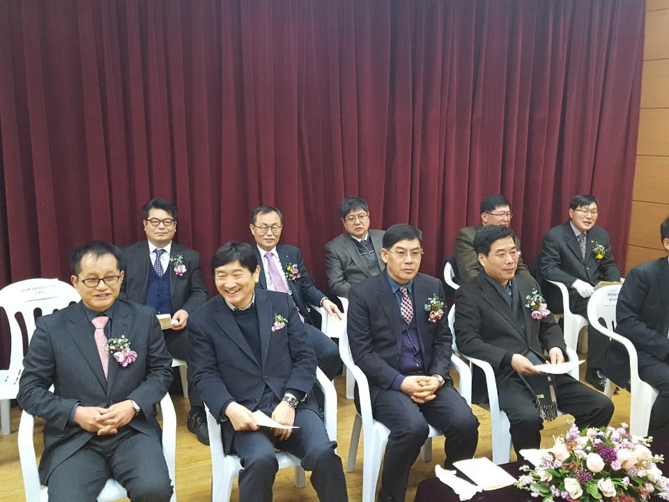 (재)인천기계공고동문장학회 임원-전체 사진-8275103188.jpg
