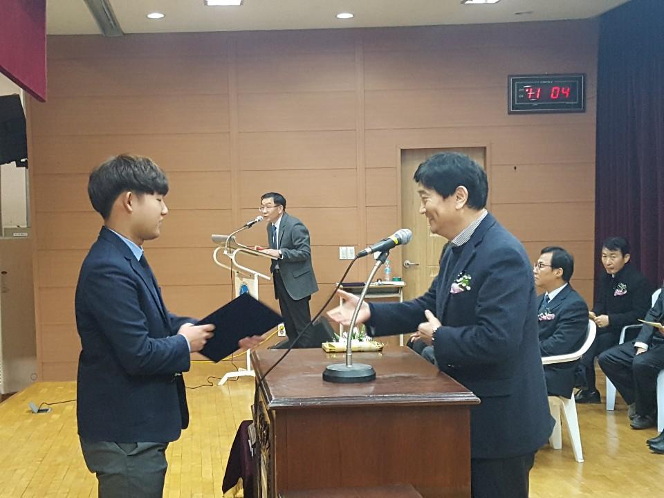 (재)인천기계공고동문장학회 임원-전체 사진-8275103191.jpg