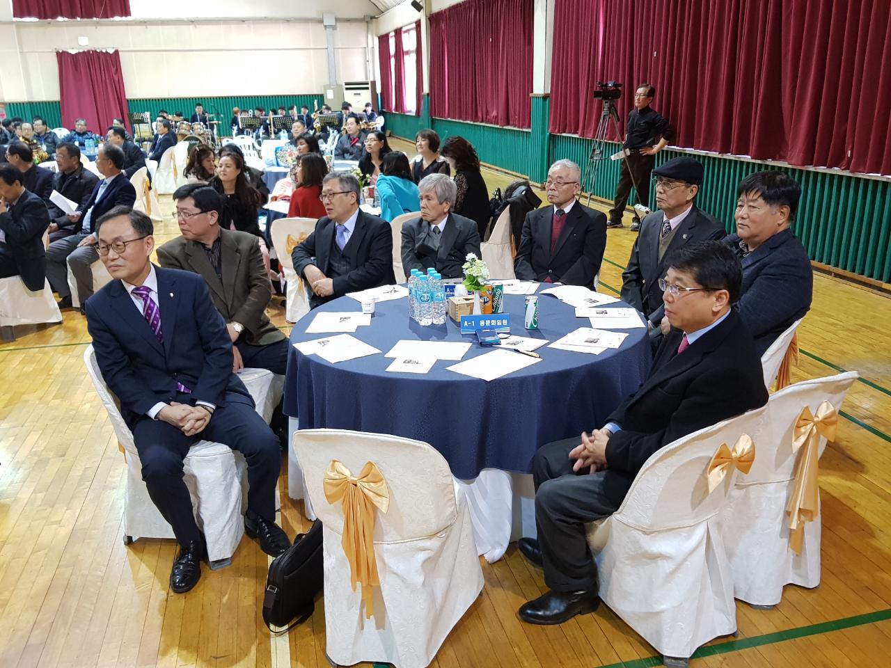 (재)인천기계공고동문장학회 임원-전체 사진-8275218947.jpg