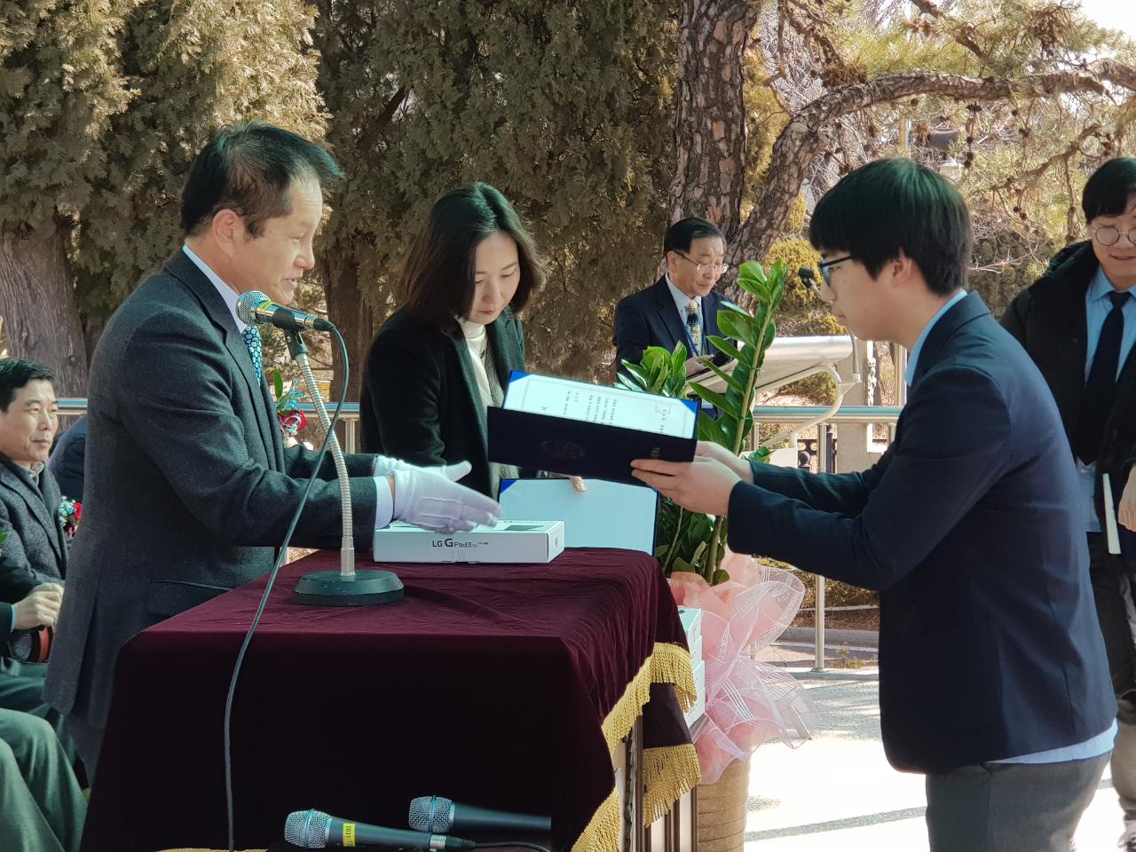 (재)인천기계공고동문장학회 임원-전체 사진-8305601024.jpg