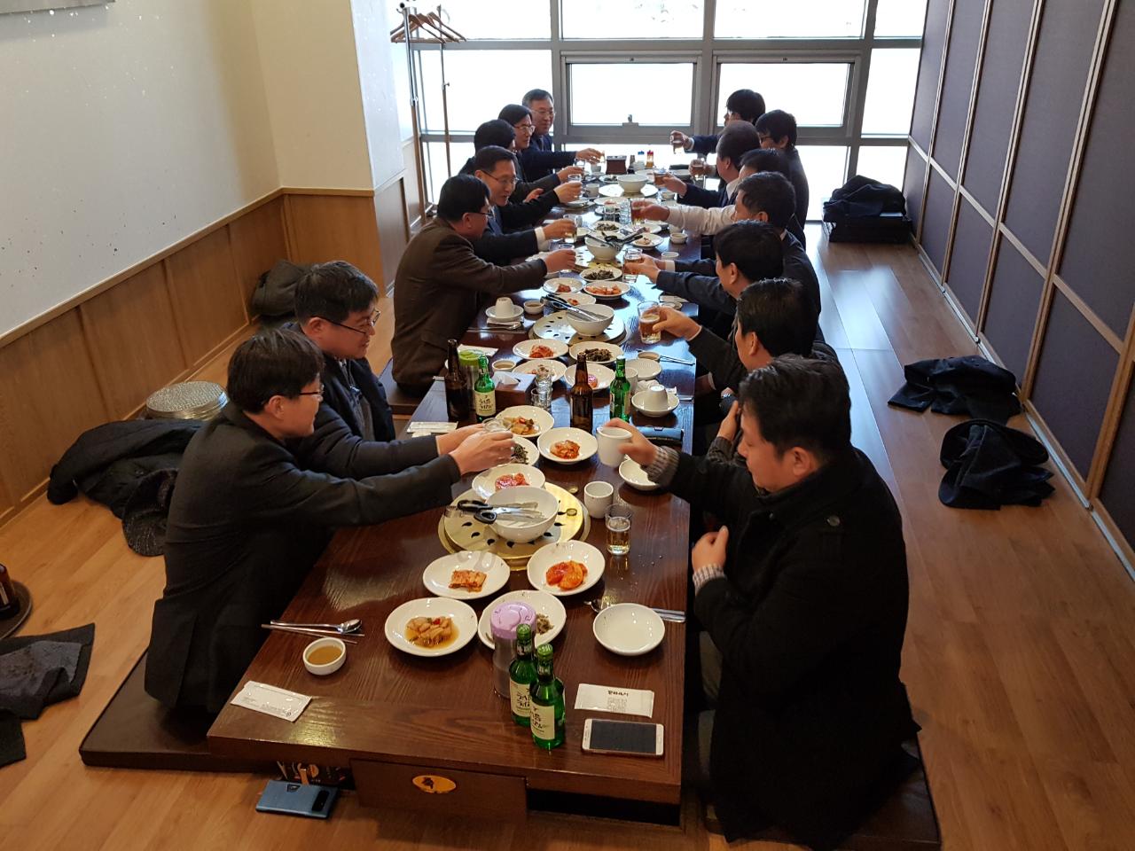 (재)인천기계공고동문장학회 임원-전체 사진-8305601034.jpg