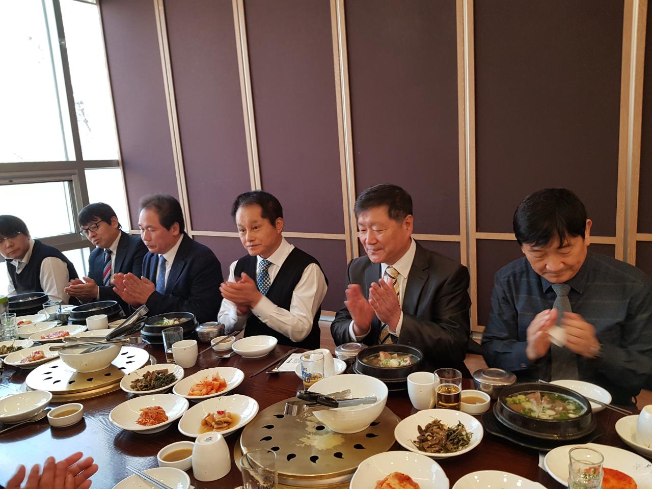 (재)인천기계공고동문장학회 임원-전체 사진-8305601035.jpg