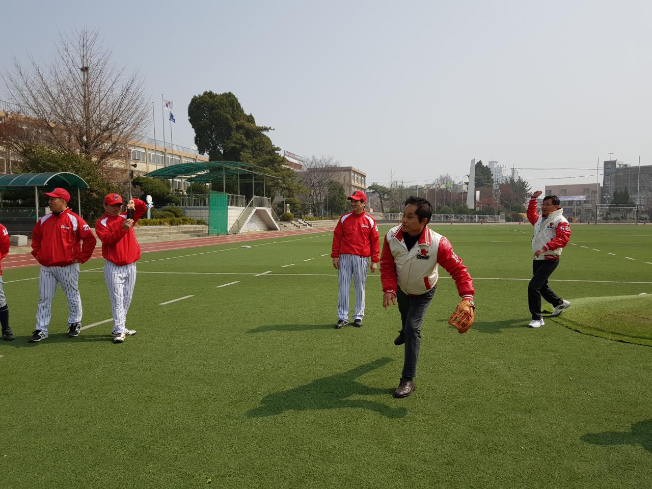 (재)인천기계공고동문장학회 임원-전체 사진-8520936745.jpg