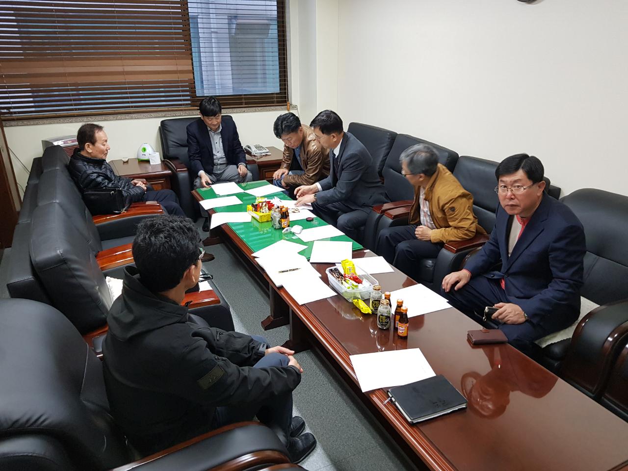 (재)인천기계공고동문장학회 임원-전체 사진-8717008732.jpg
