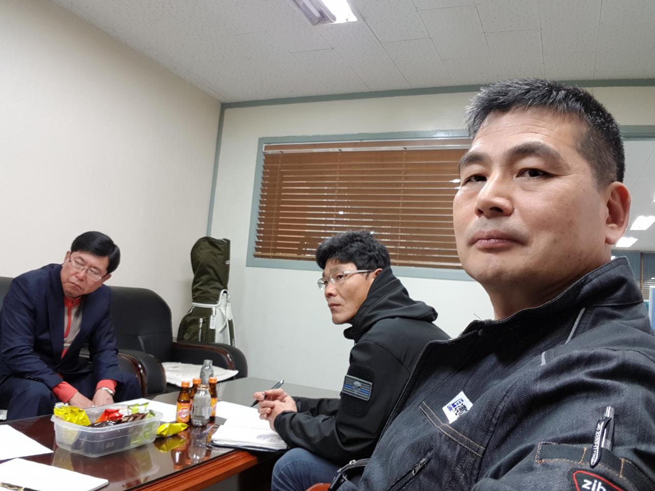 (재)인천기계공고동문장학회 임원-전체 사진-8717008736.jpg