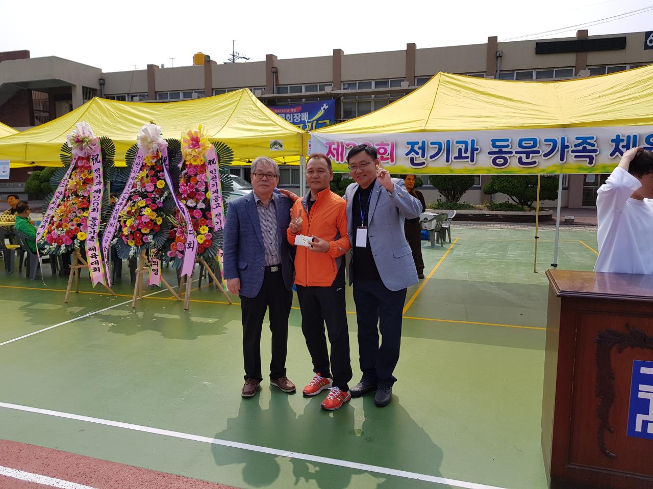 (재)인천기계공고동문장학회 임원-전체 사진-8962272014.jpg