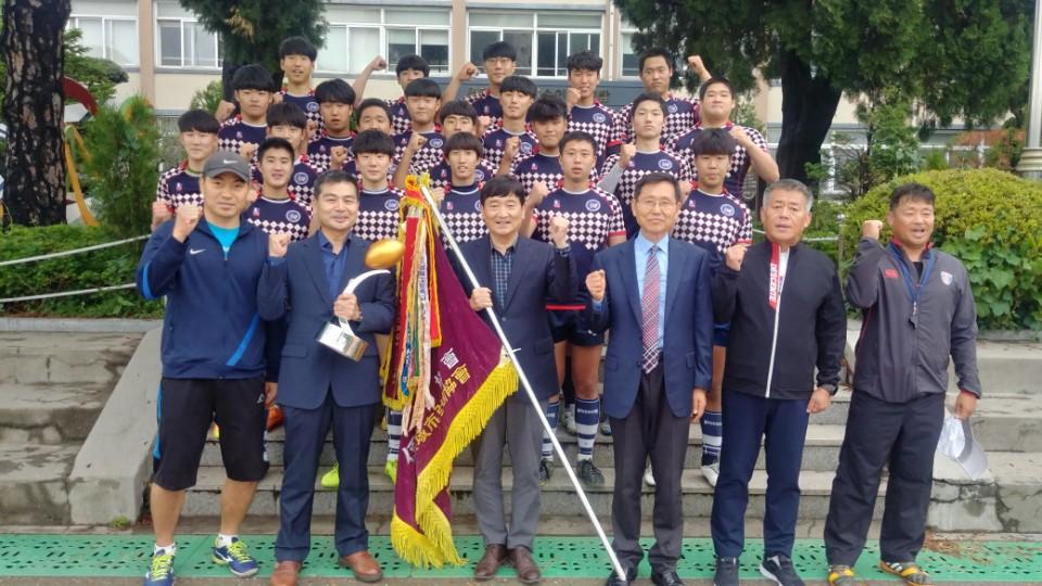 (재)인천기계공고동문장학회 임원-전체 사진-9050546923.jpg