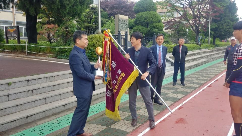 (재)인천기계공고동문장학회 임원-전체 사진-9050546924.jpg