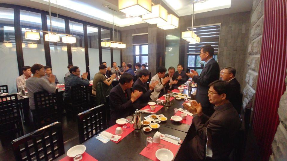 (재)인천기계공고동문장학회 임원-전체 사진-9050546934.jpg