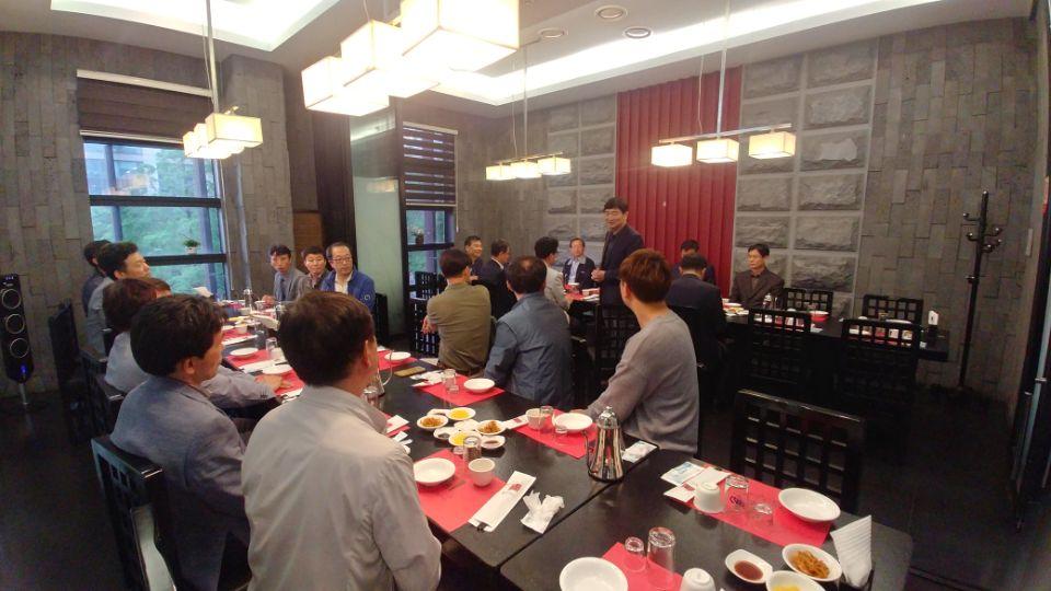 (재)인천기계공고동문장학회 임원-전체 사진-9050546937.jpg