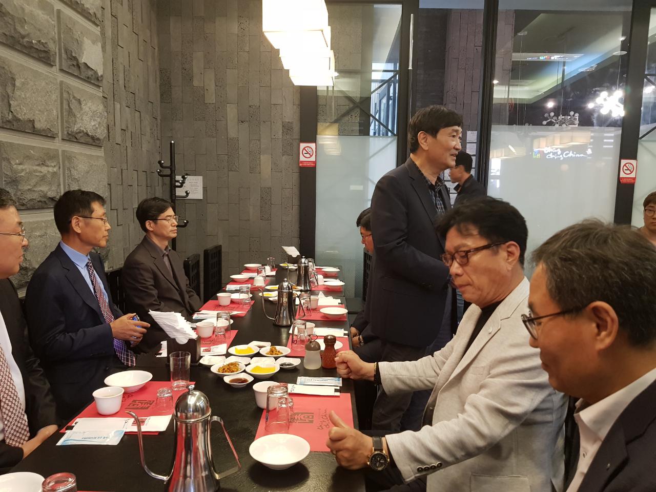 (재)인천기계공고동문장학회 임원-전체 사진-9050546939.jpg