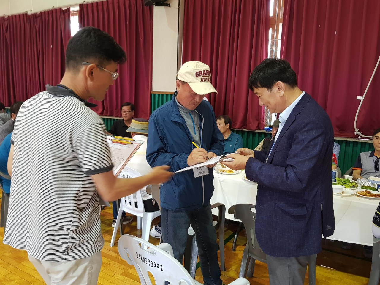 (재)인천기계공고동문장학회 임원-전체 사진-9158243867.jpg