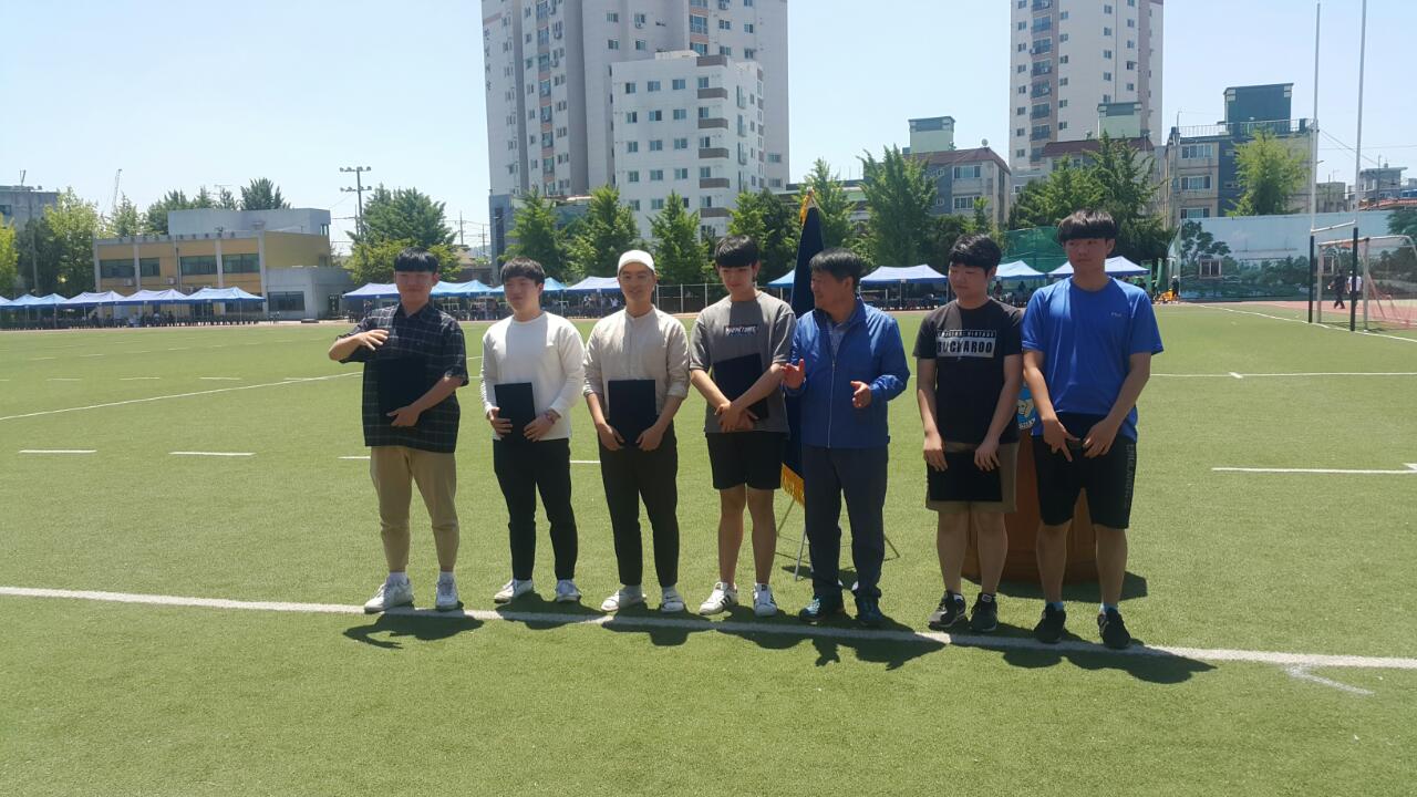 (재)인천기계공고동문장학회 임원-전체 사진-6200985969.jpg