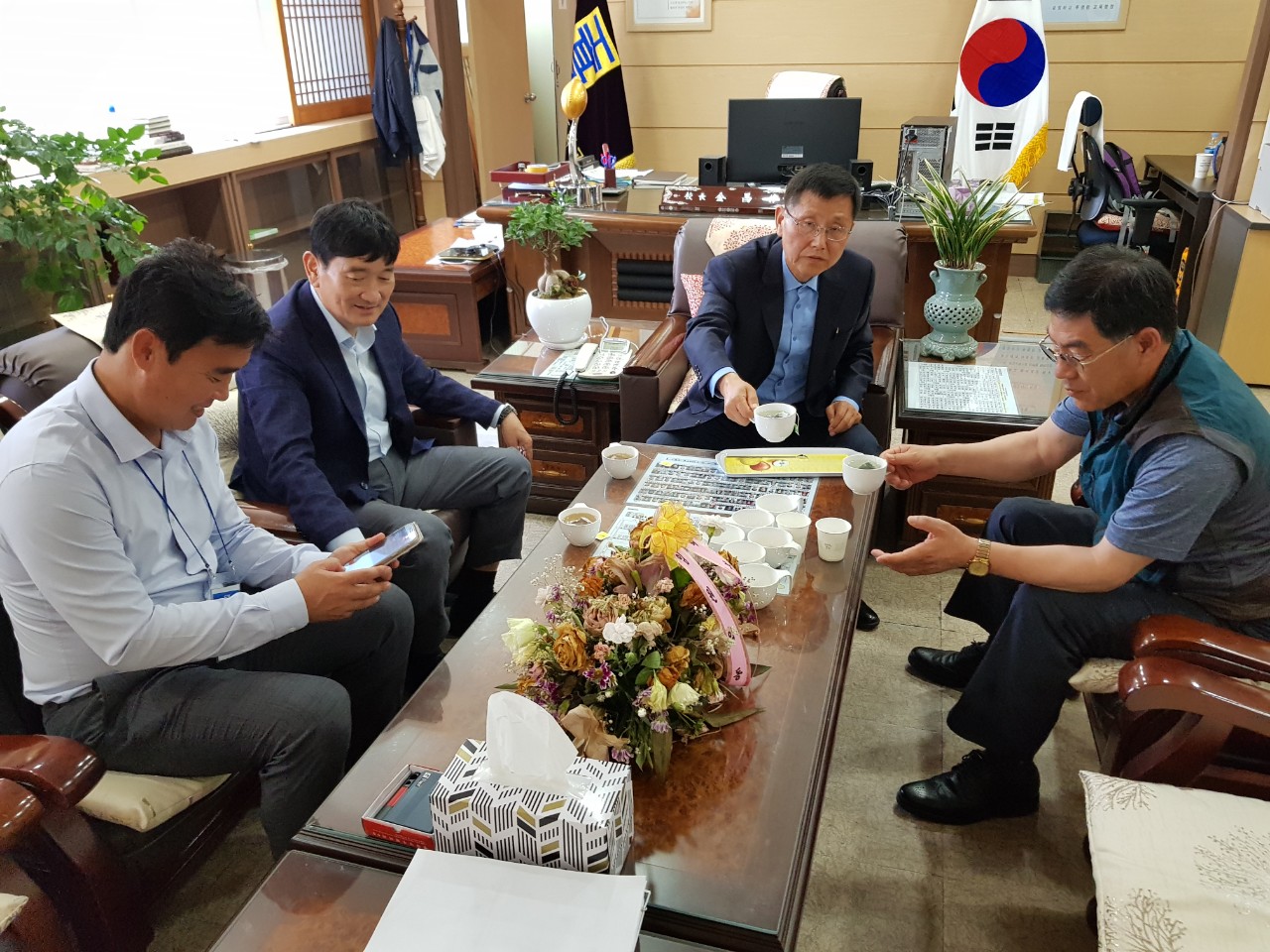 (재)인천기계공고동문장학회 임원-전체 사진-9158243881.jpg