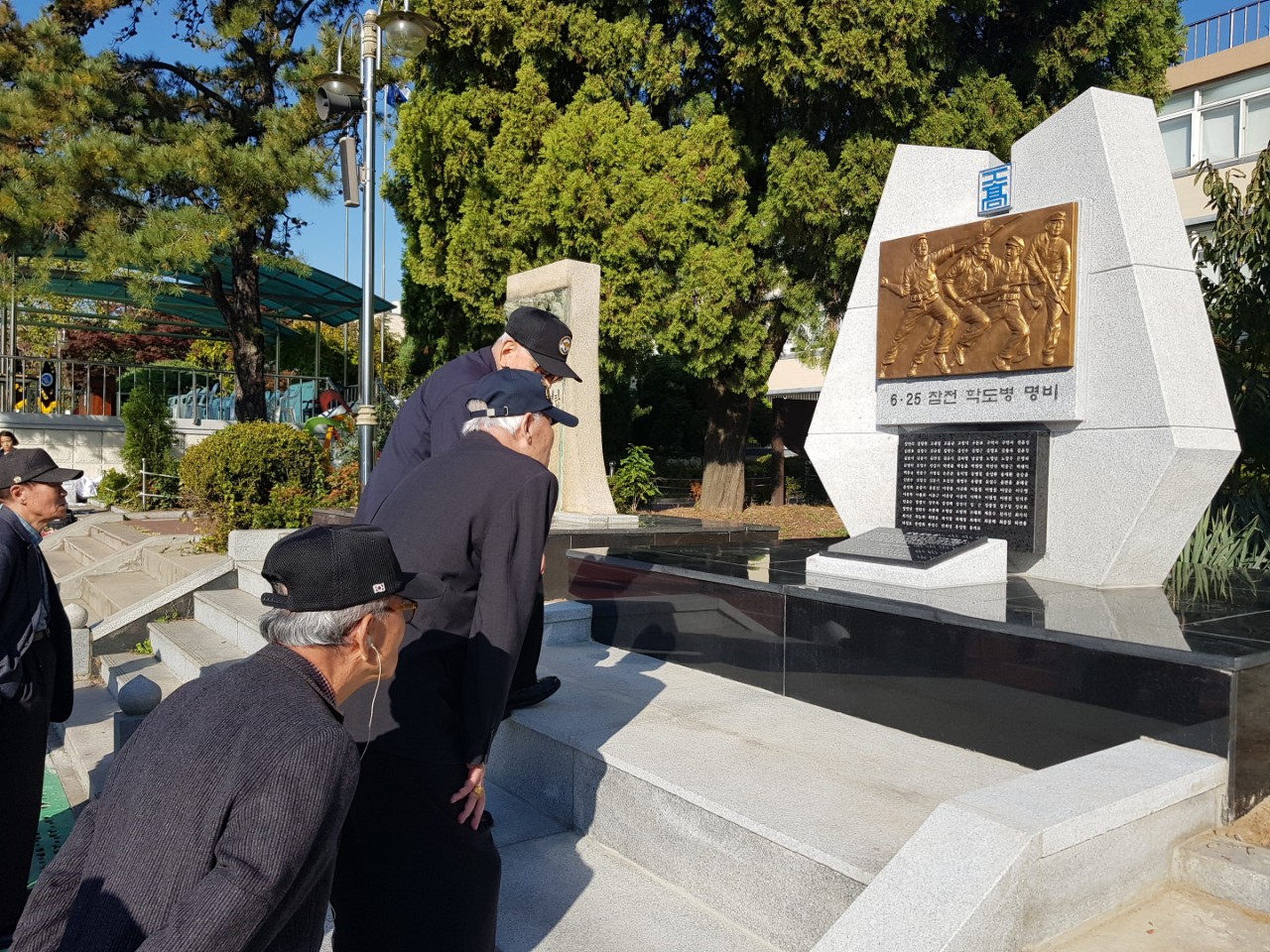 (재)인천기계공고동문장학회 임원-전체 사진-10650181743.jpg