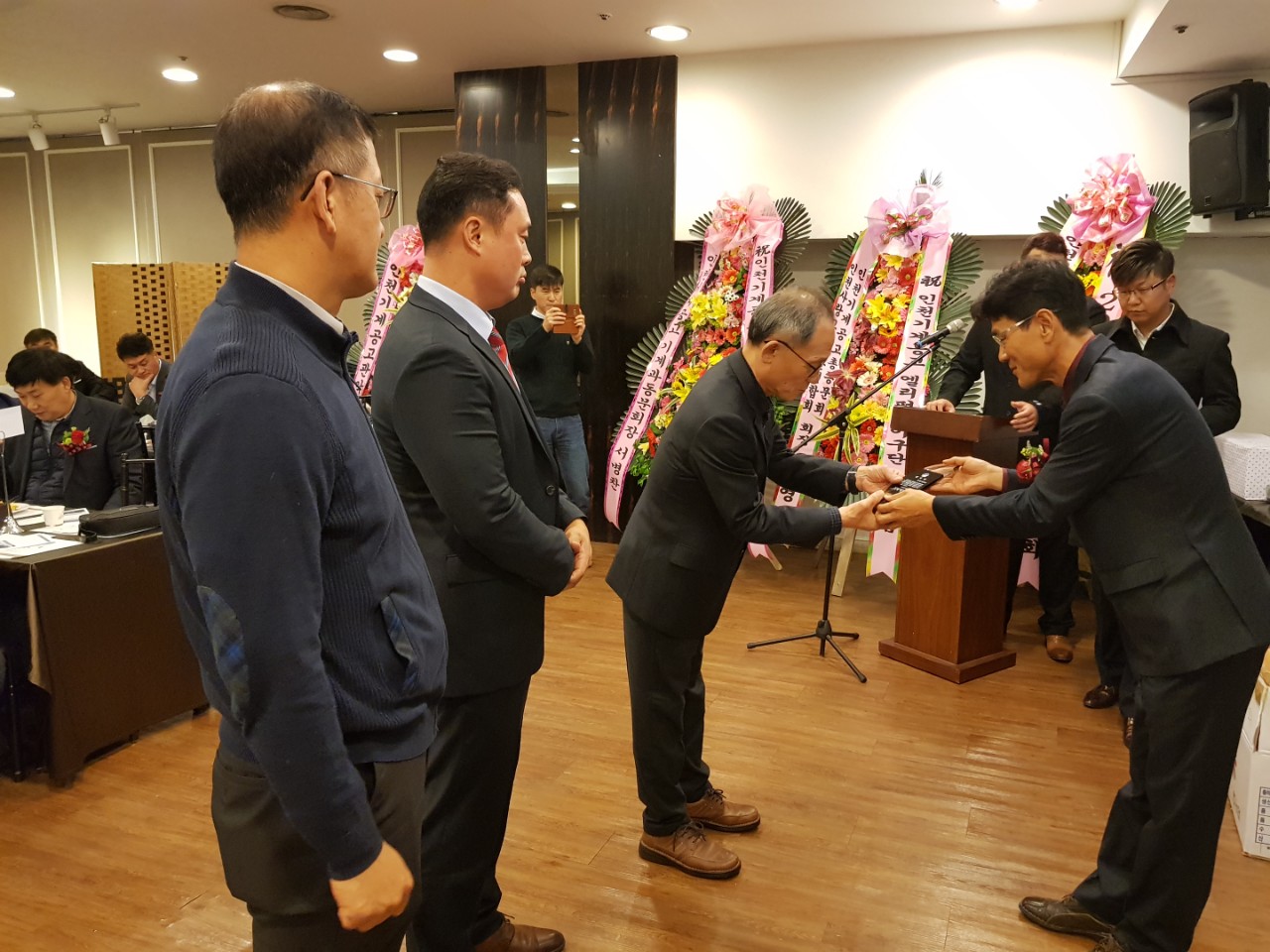 (재)인천기계공고동문장학회 임원-전체 사진-11108571835.jpg