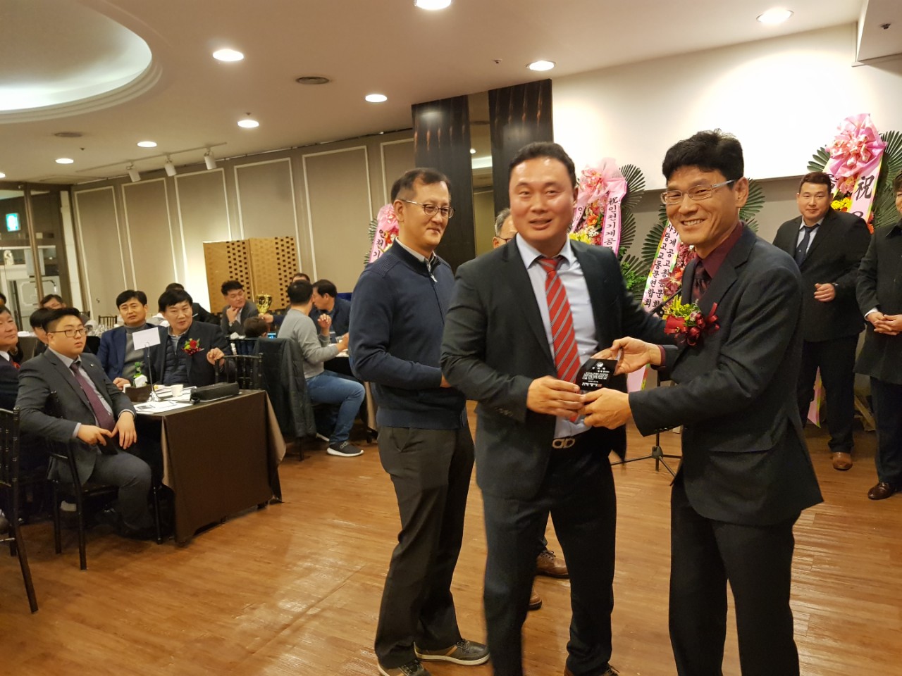(재)인천기계공고동문장학회 임원-전체 사진-11108571842.jpg