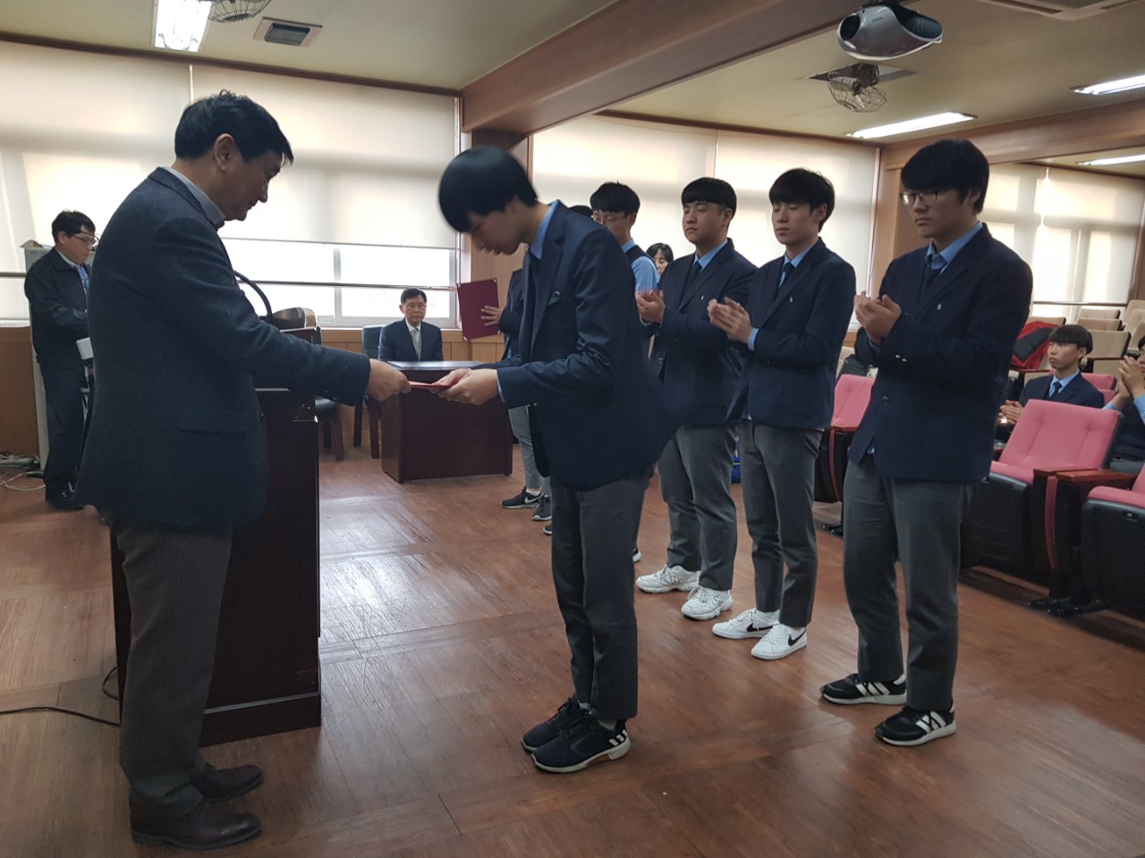 (재)인천기계공고동문장학회 임원-전체 사진-11206671679.jpg
