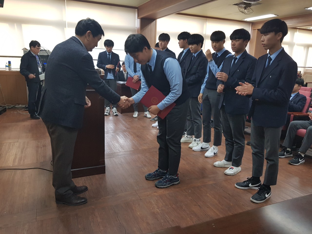 (재)인천기계공고동문장학회 임원-전체 사진-11206671681.jpg