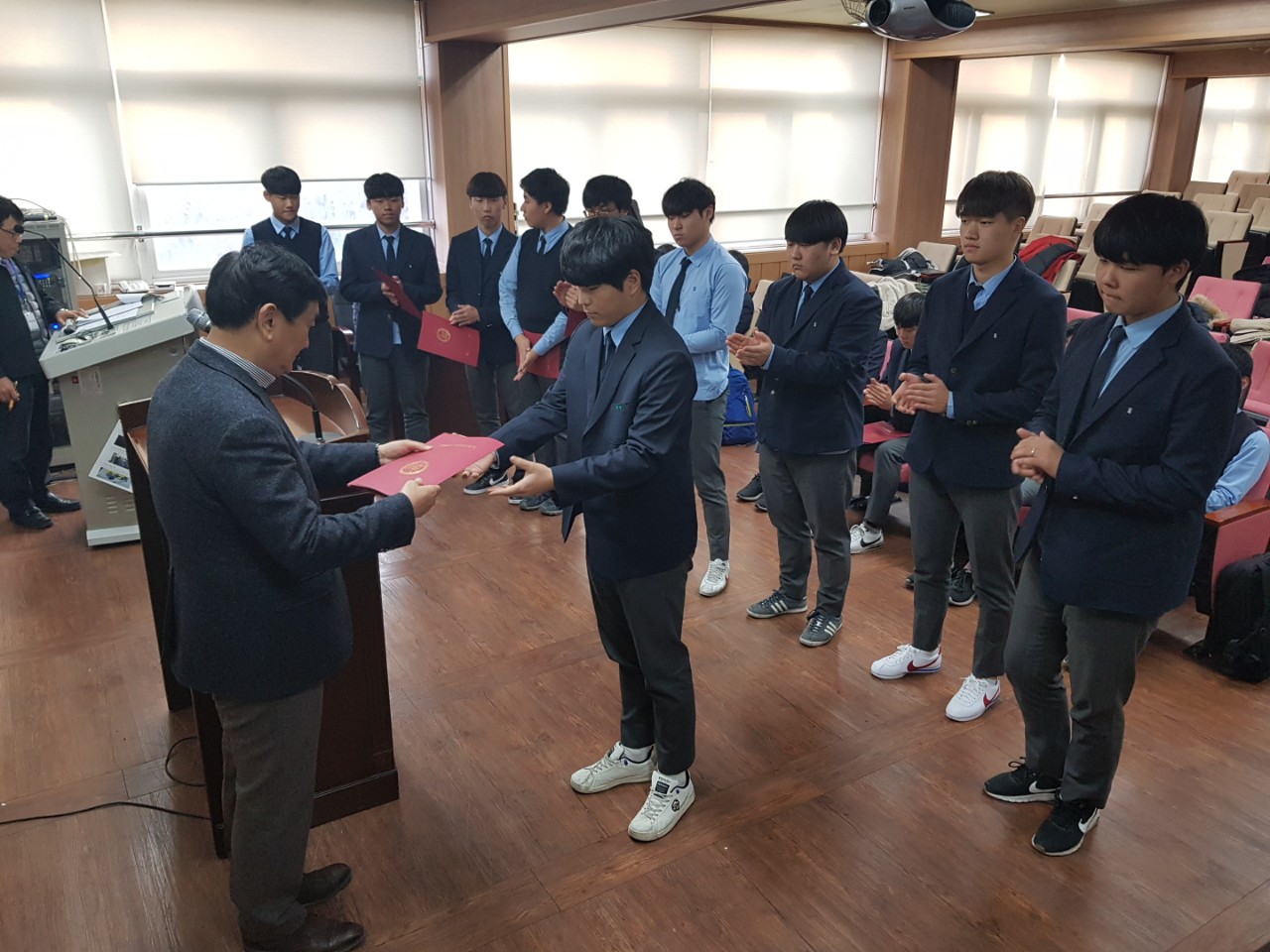 (재)인천기계공고동문장학회 임원-전체 사진-11206671685.jpg