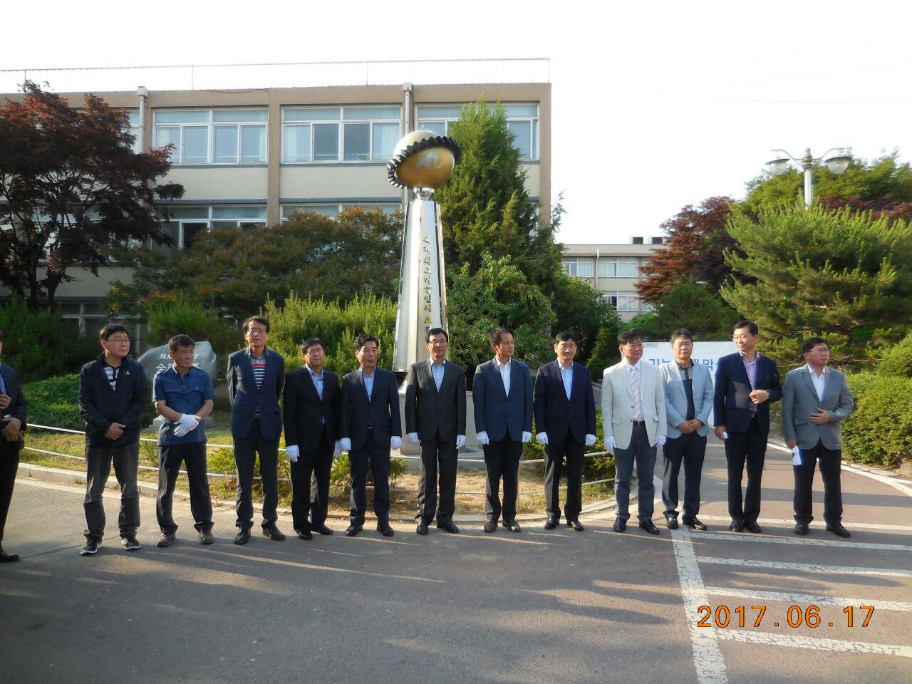 (재)인천기계공고동문장학회 임원-전체 사진-6270851857.jpg