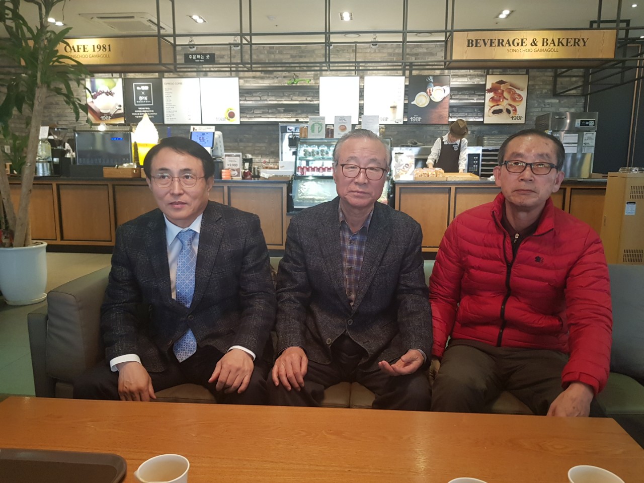 (재)인천기계공고동문장학회 임원-전체 사진-11569980754.jpg