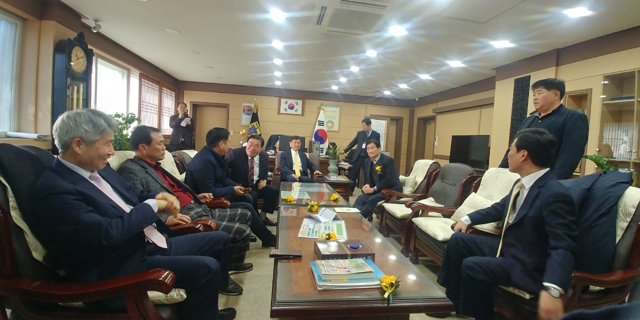 (재)인천기계공고동문장학회 임원-전체 사진-12209845554.jpg