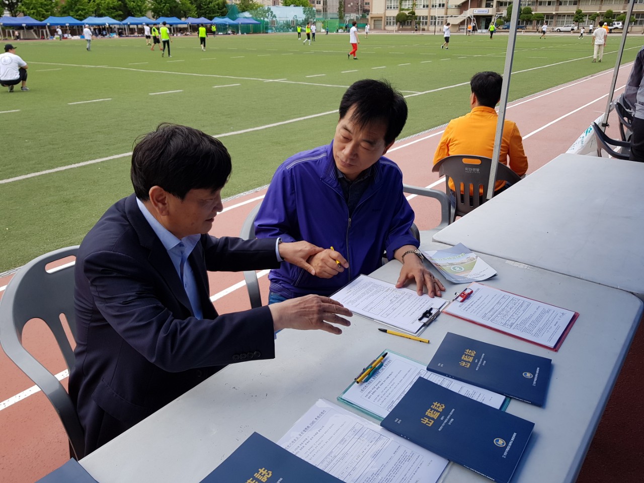 (재)인천기계공고동문장학회 임원-전체 사진-13355536011.jpg