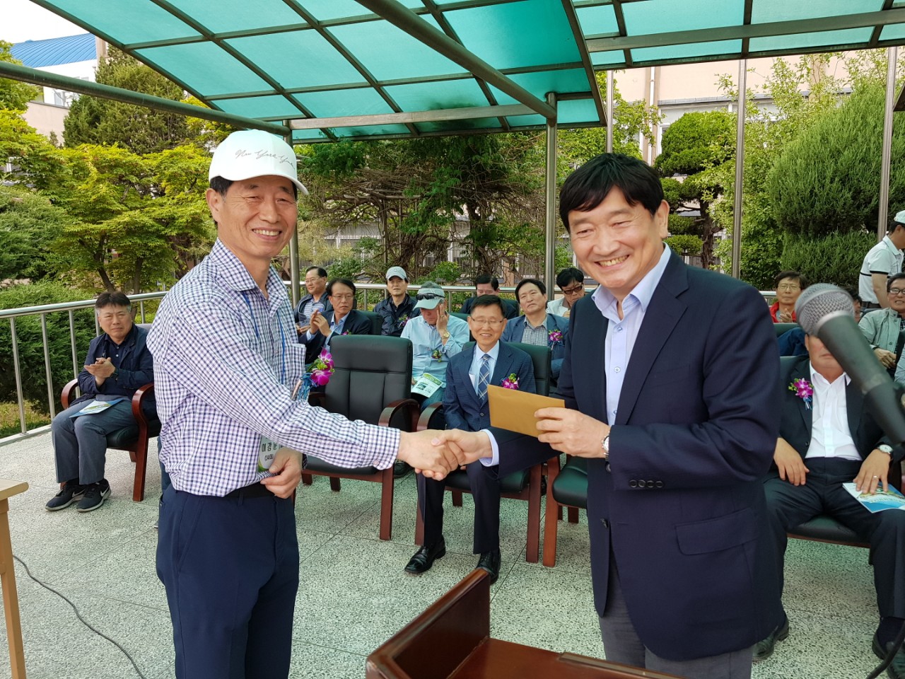 (재)인천기계공고동문장학회 임원-전체 사진-13355536014.jpg
