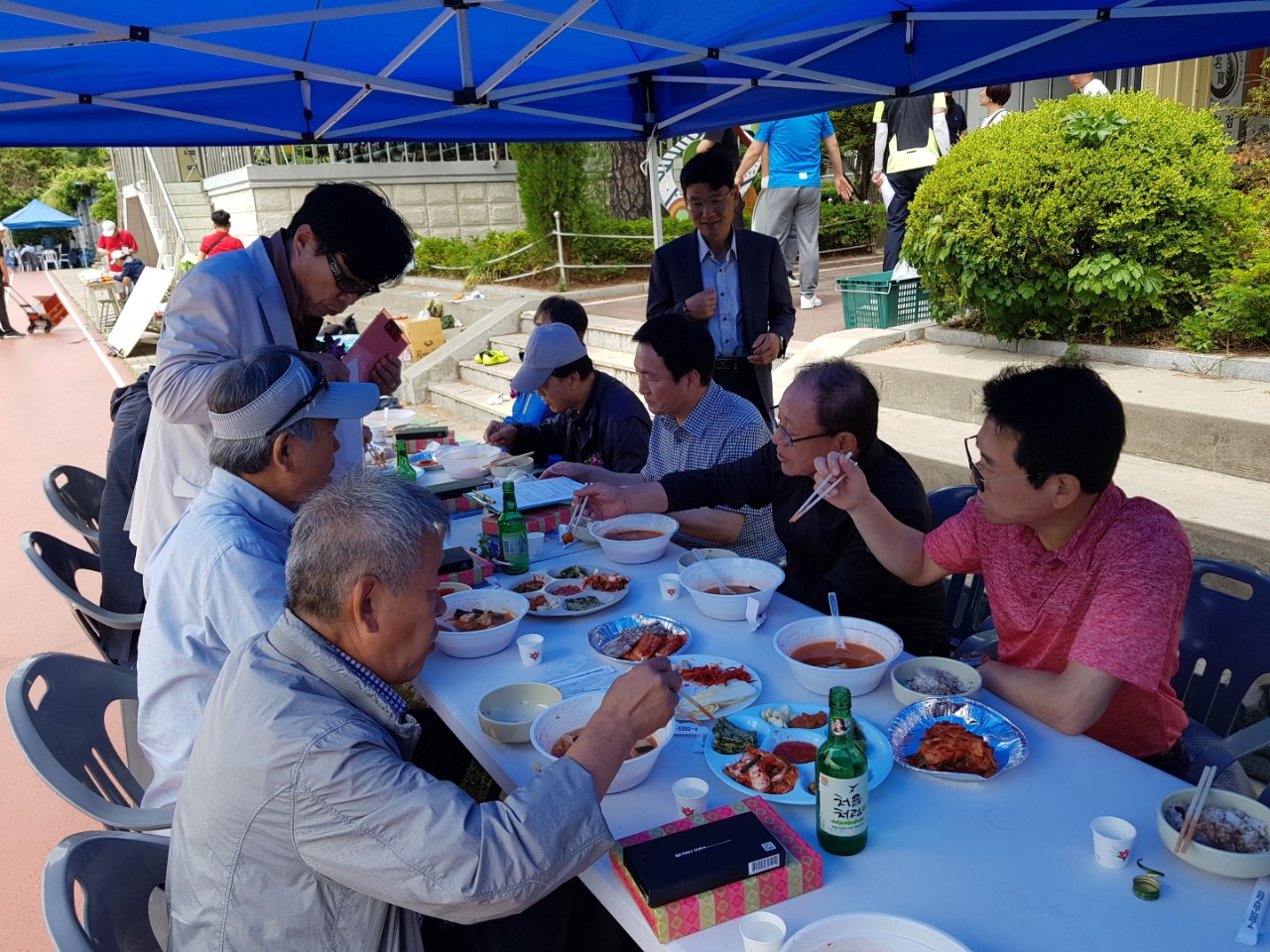 (재)인천기계공고동문장학회 임원-전체 사진-13355536017.jpg