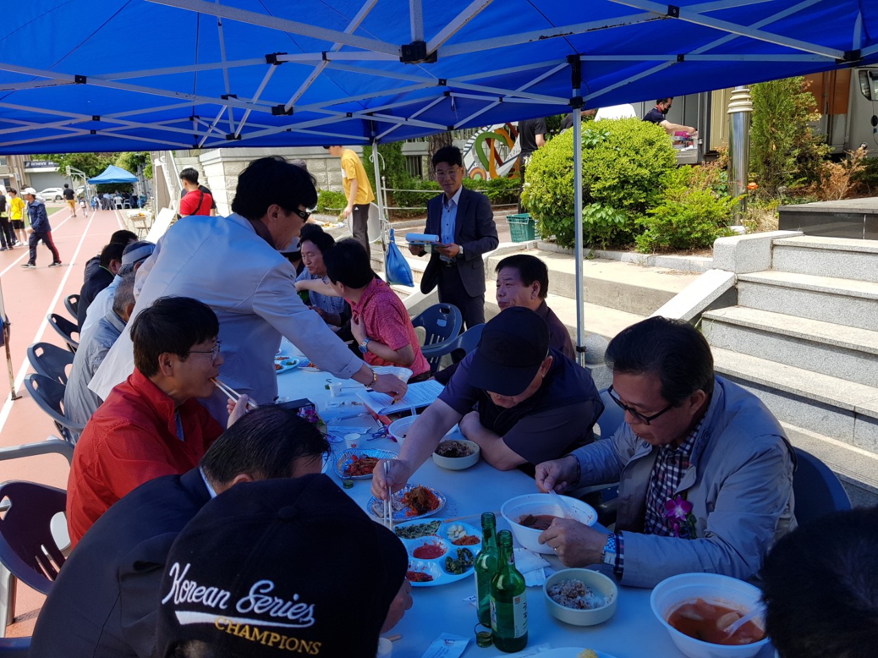 (재)인천기계공고동문장학회 임원-전체 사진-13355536020.jpg
