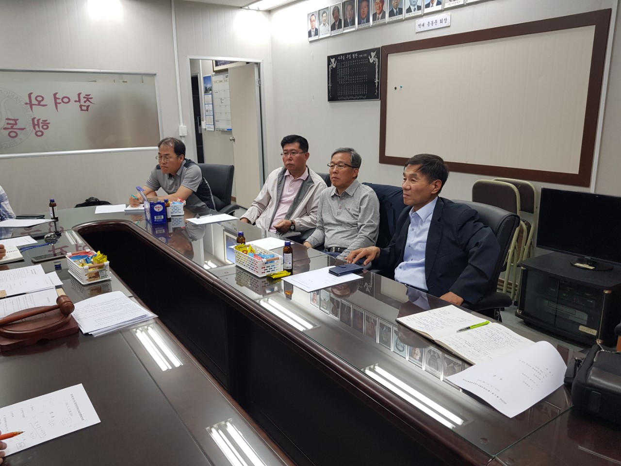 (재)인천기계공고동문장학회 임원-전체 사진-13784363849.jpg