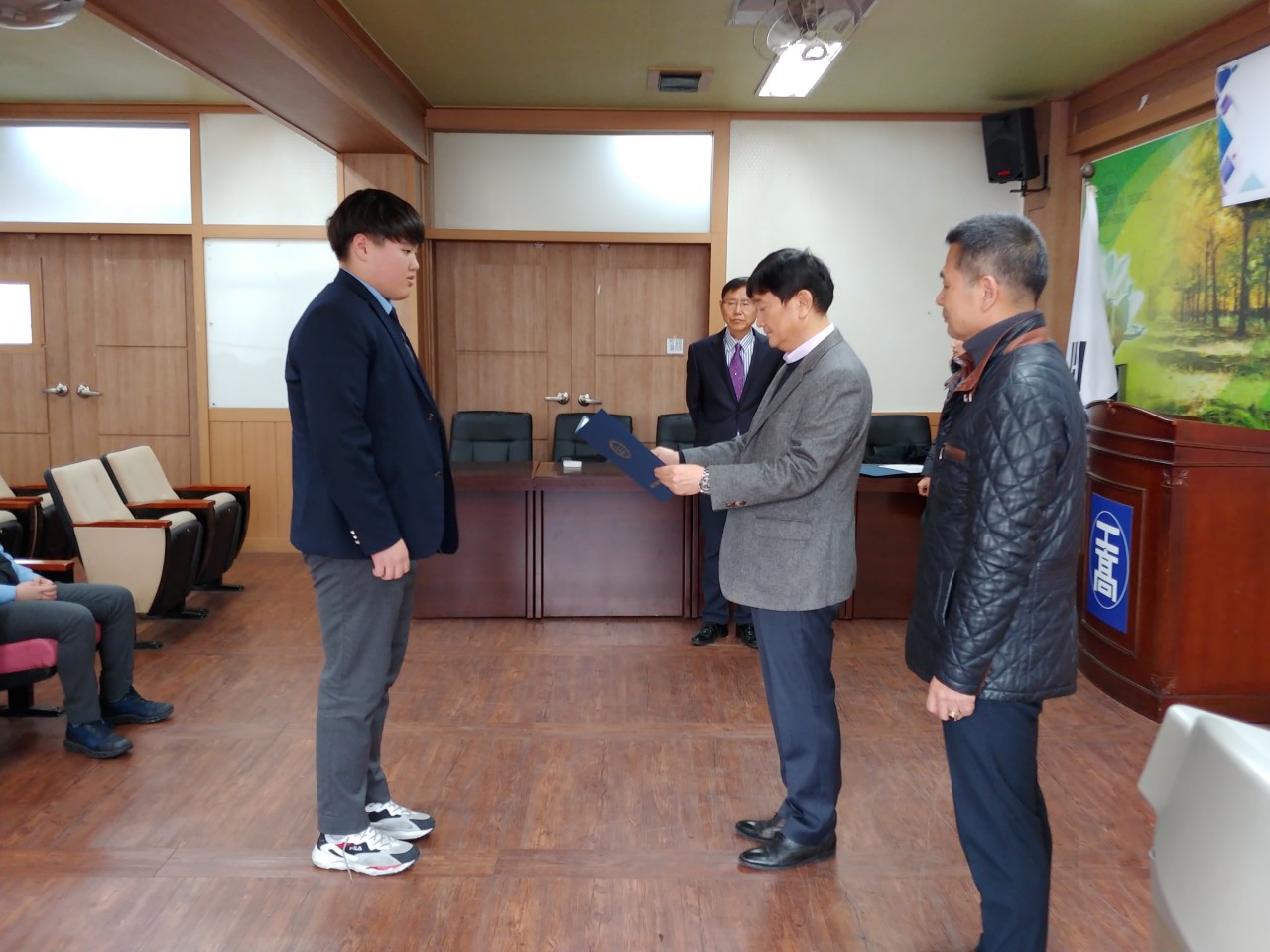 (재)인천기계공고동문장학회 임원-전체 사진-16942492816.jpg