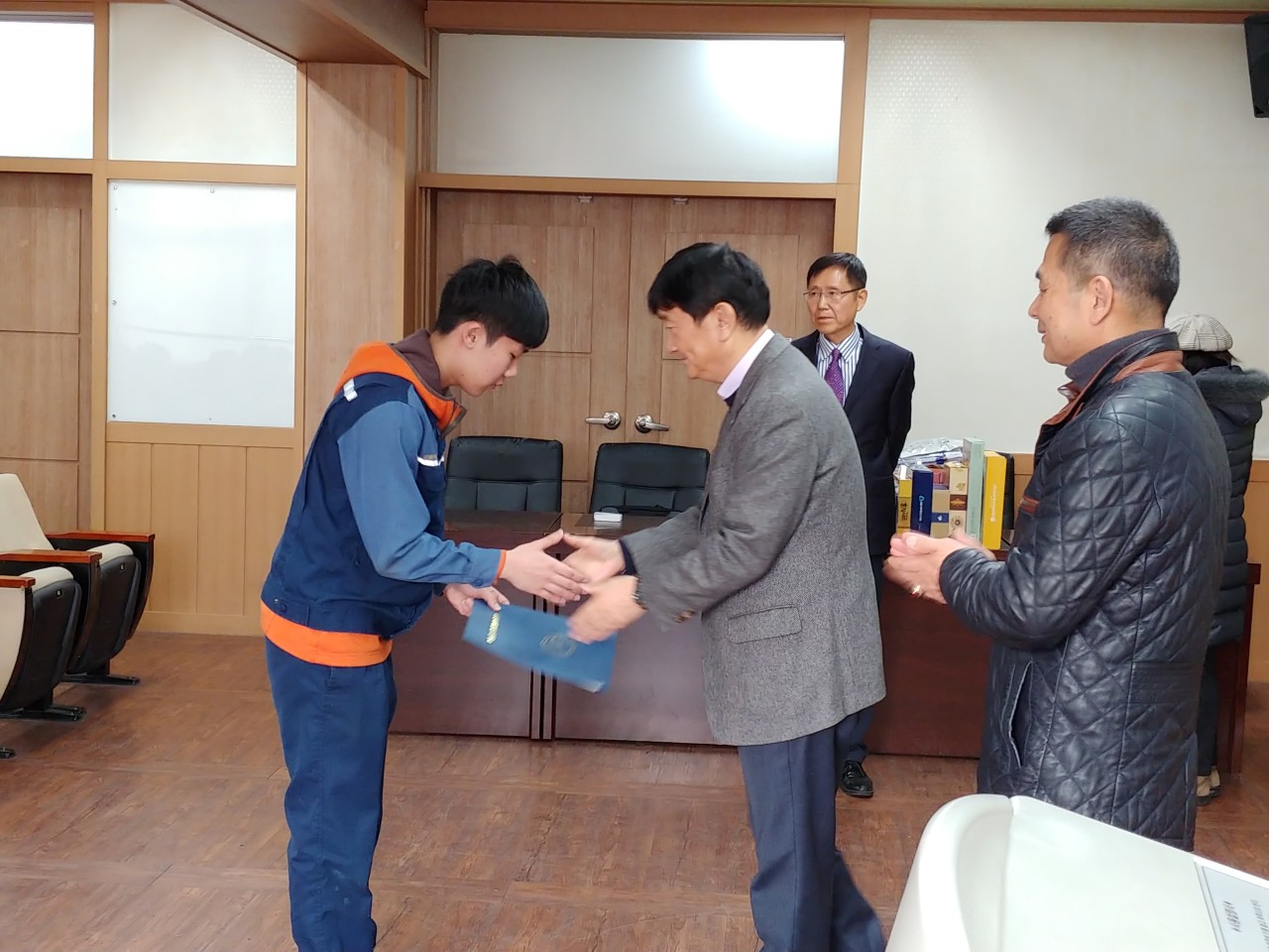 (재)인천기계공고동문장학회 임원-전체 사진-16942492817.jpg