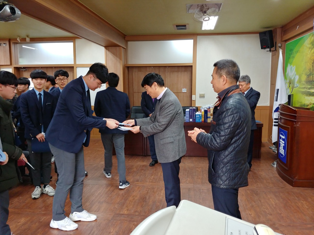(재)인천기계공고동문장학회 임원-전체 사진-16942492820.jpg