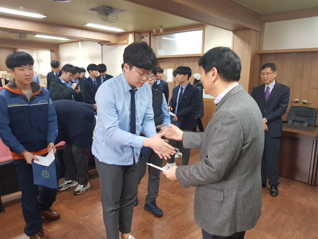 (재)인천기계공고동문장학회 임원-전체 사진-16956868317.jpg