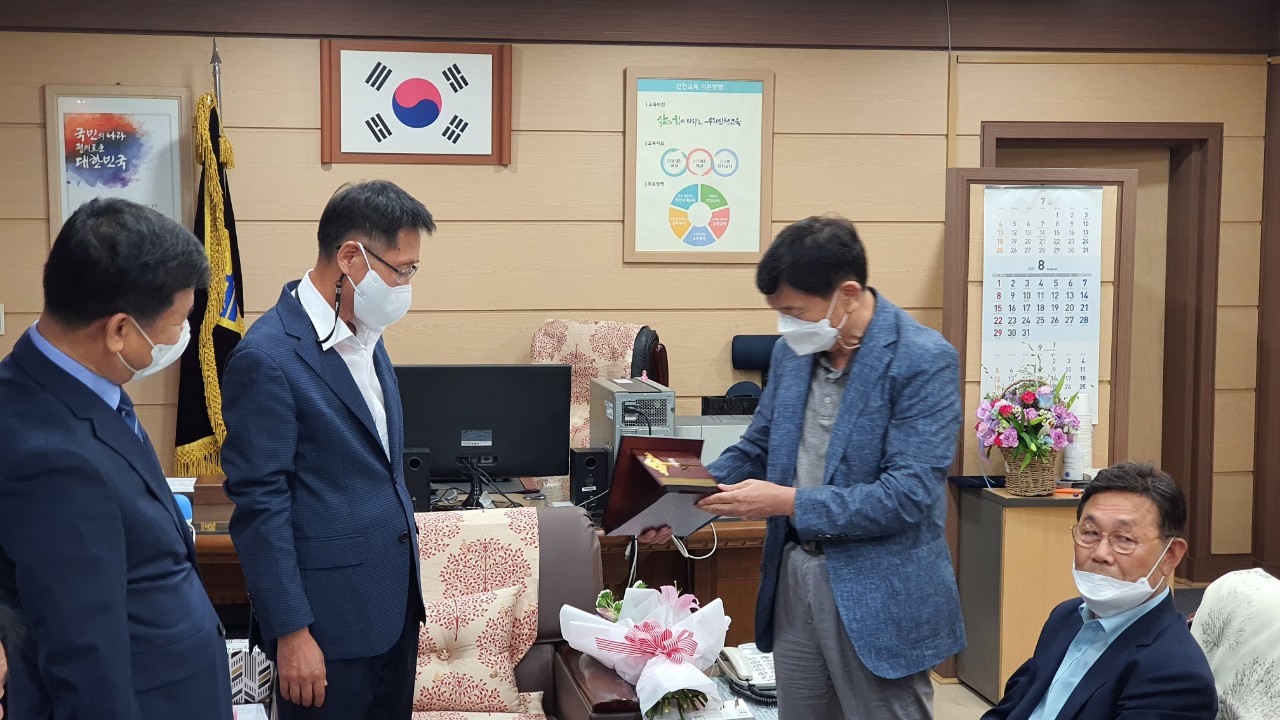 (재)인천기계공고동문장학회 임원-전체 사진-34846493459.jpg