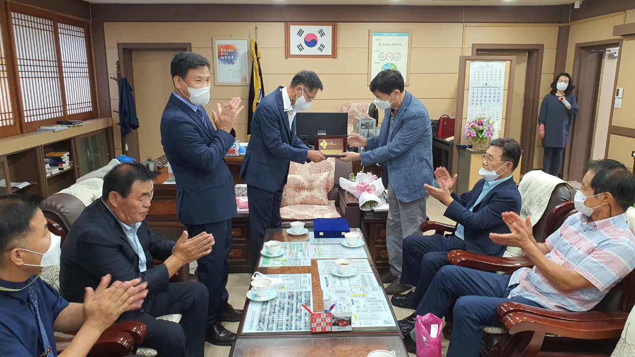 (재)인천기계공고동문장학회 임원-전체 사진-34846493461.jpg