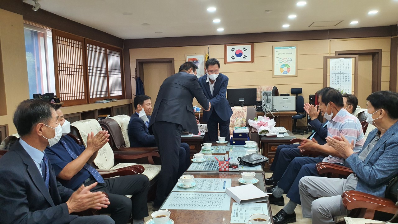 (재)인천기계공고동문장학회 임원-전체 사진-34846493469.jpg