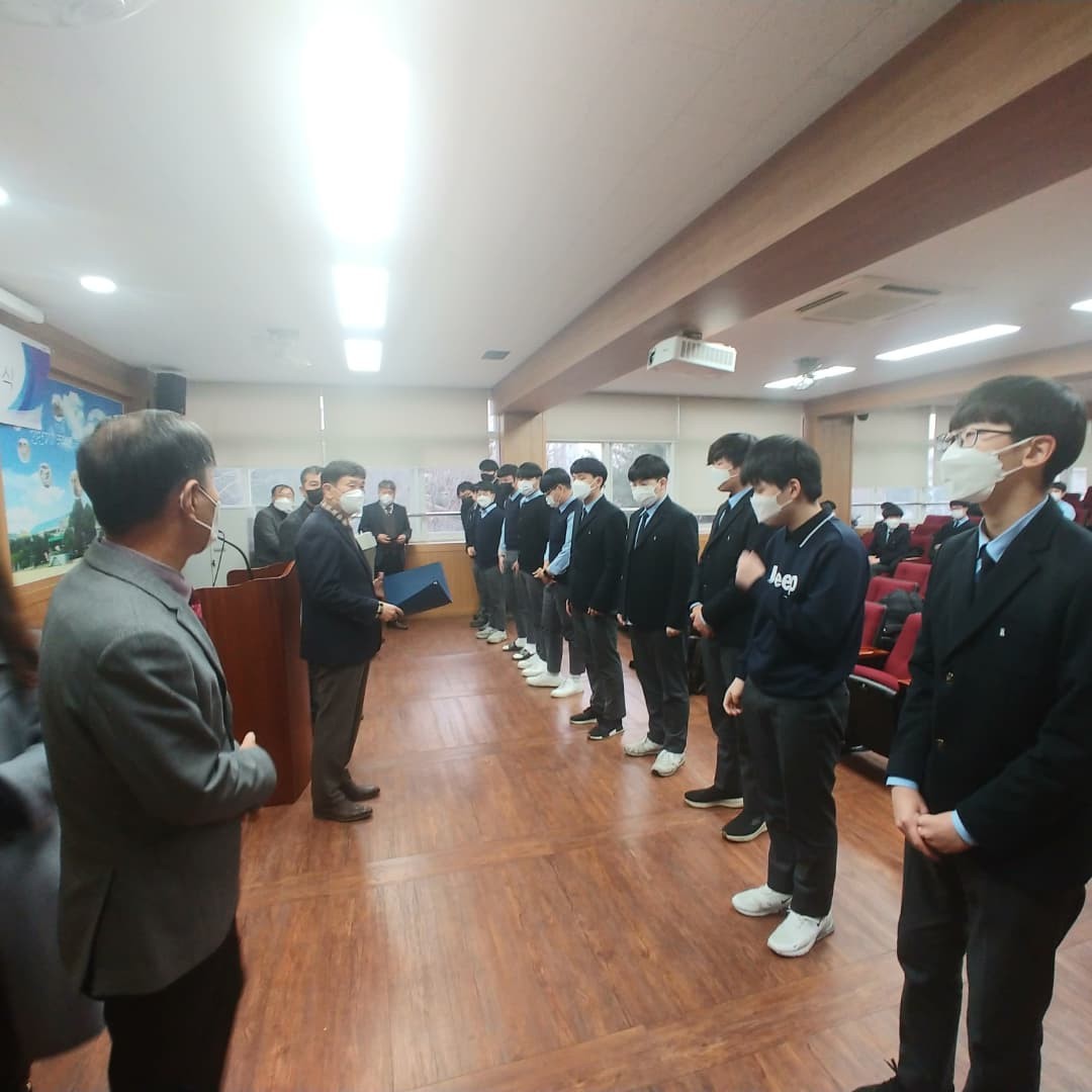 (재)인천기계공고동문장학회 임원-전체 사진-37926850085.jpg