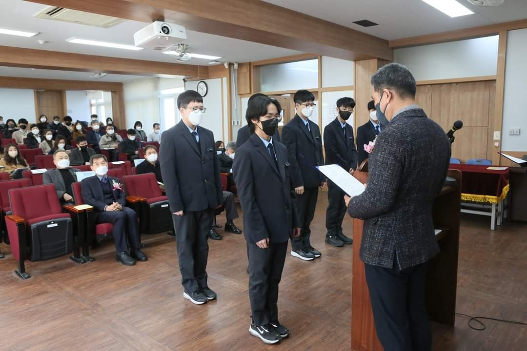 (재)인천기계공고동문장학회 임원-전체 사진-39296295148.jpg