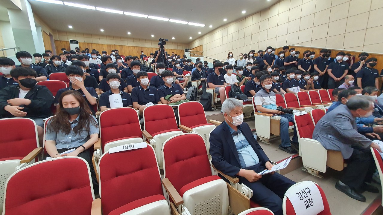 (재)인천기계공고동문장학회 임원-전체 사진-41635193707.jpg