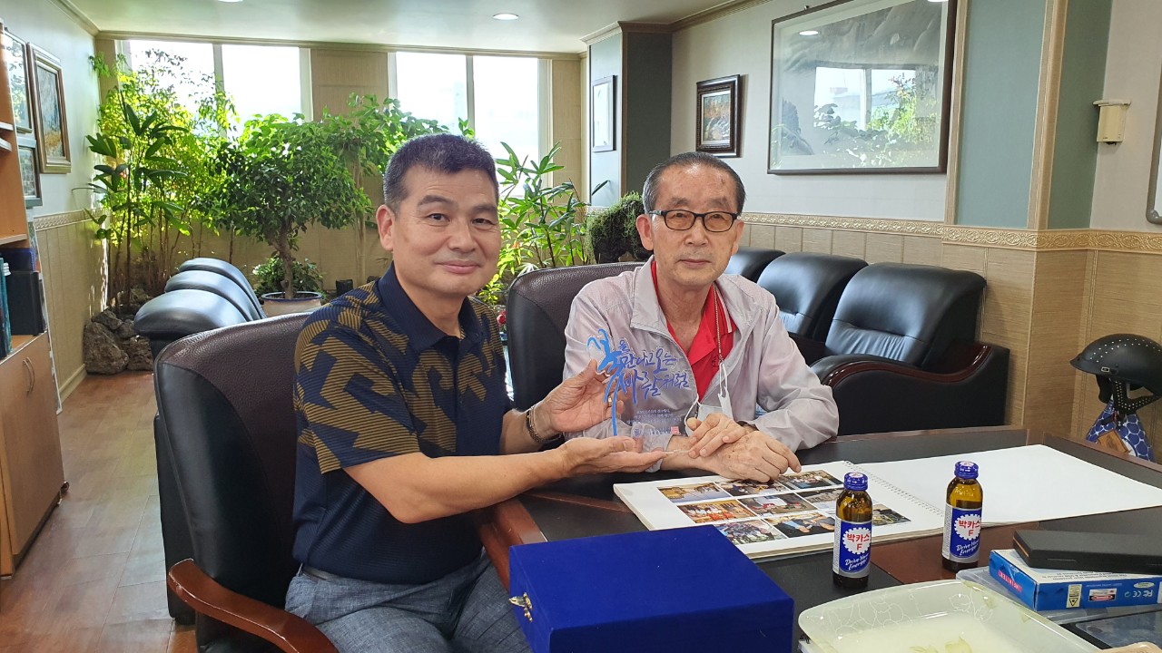 (재)인천기계공고동문장학회 임원-전체 사진-44730570859.jpg