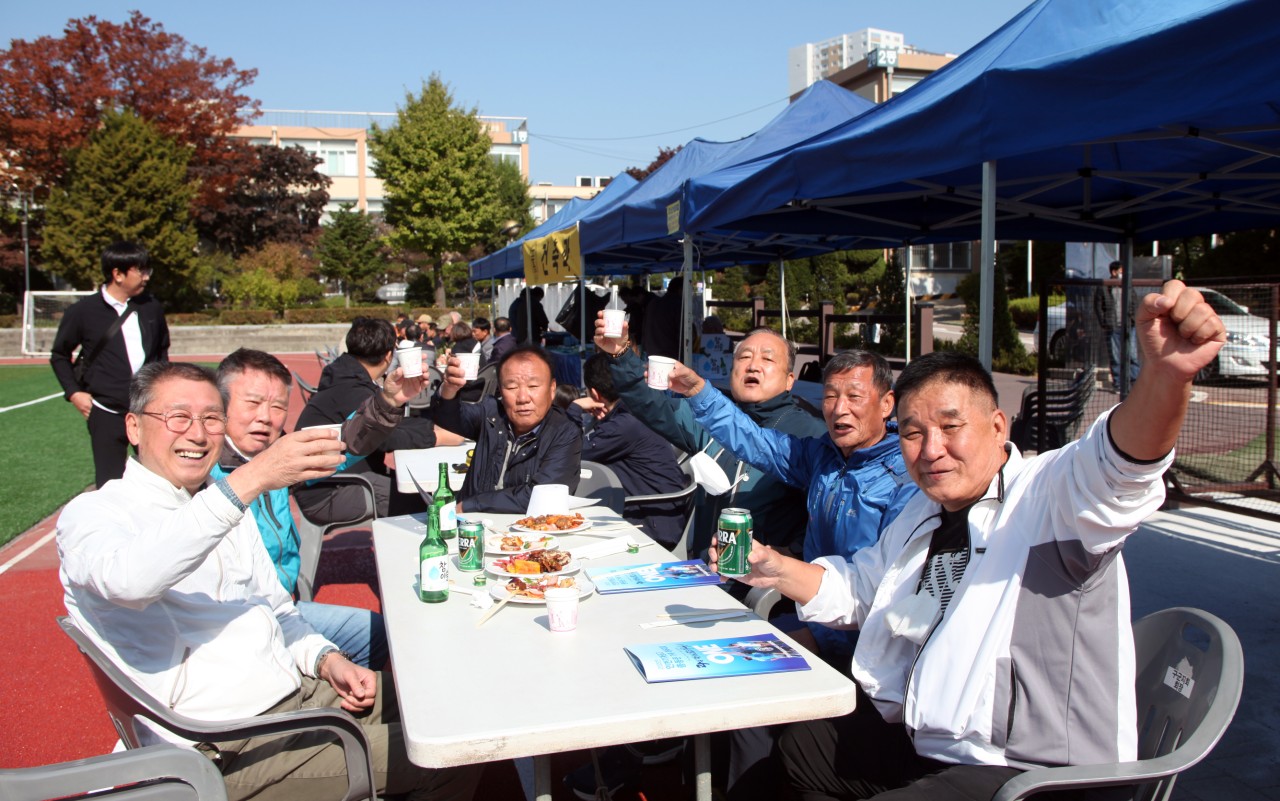 (재)인천기계공고동문장학회 임원-전체 사진-46016586929.jpg