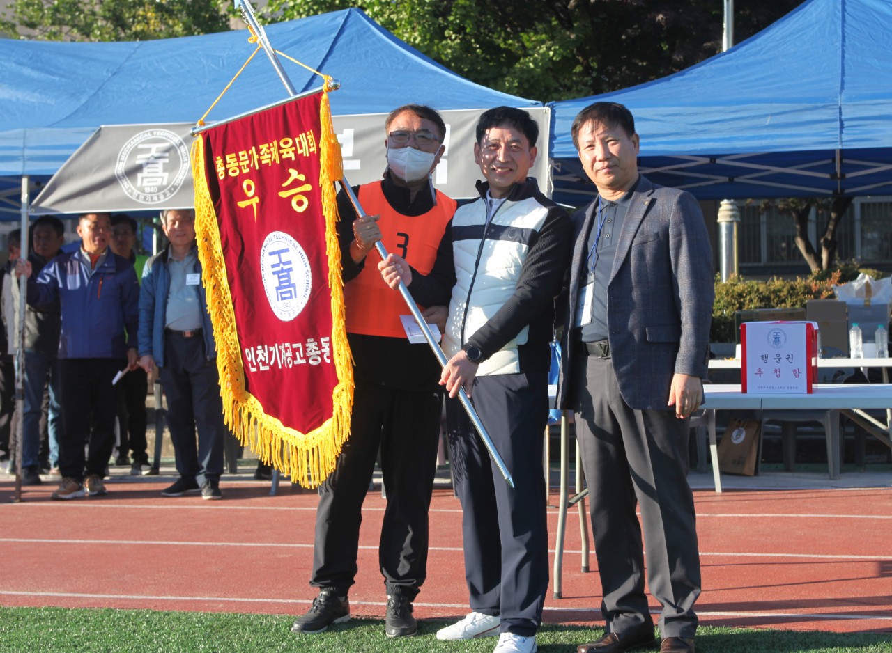 (재)인천기계공고동문장학회 임원-전체 사진-46016586934.jpg