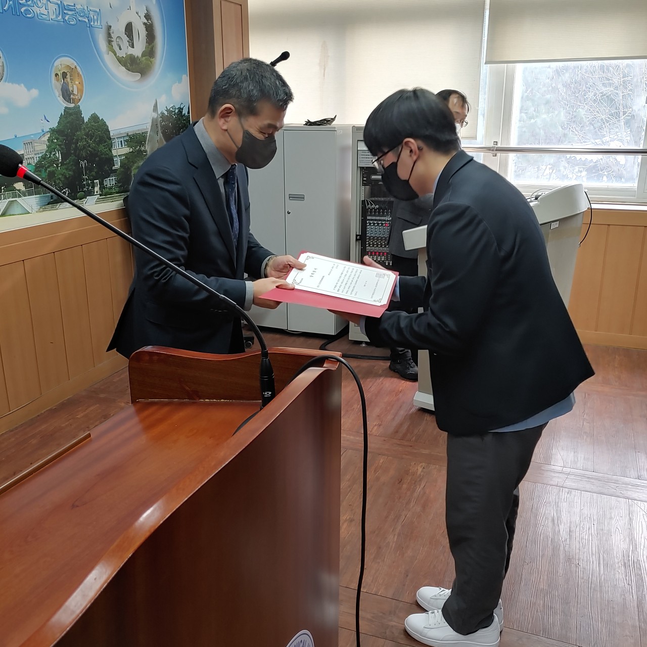 (재)인천기계공고동문장학회 임원-전체 사진-47590118836.jpg